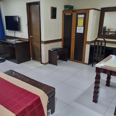Clark Angeles Tiger Hotel Exterior photo